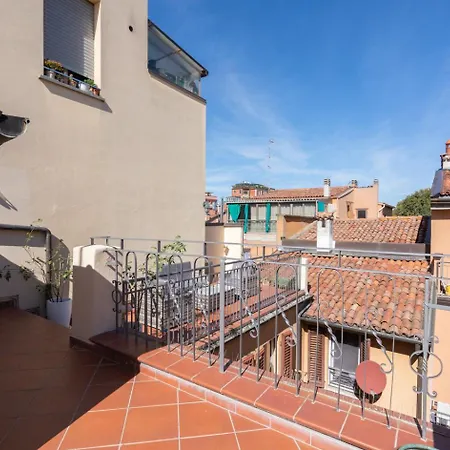 Velvet Terrace Apartment Bologna